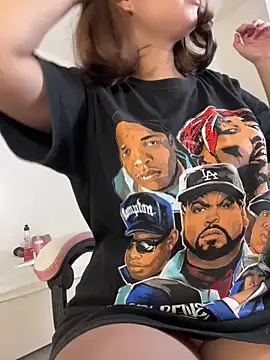 Snapshot of Lia_sex69 chatting on February 2025 02:49:01 PM Lia sex69 online show from February 2025 02:49:01 PM