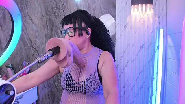 annie wigg online show from November 2025 03:17:01 AM