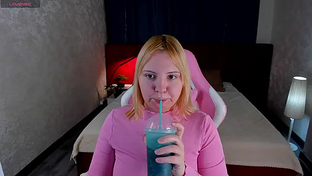 Stacy Luv online show from November 2025 09:04:01 AM