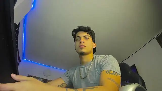 Snapshot of charlie_hotxxx chatting on December 2024 02:14:01 AM charlie hotxxx online show from December 2024 02:14:01 AM