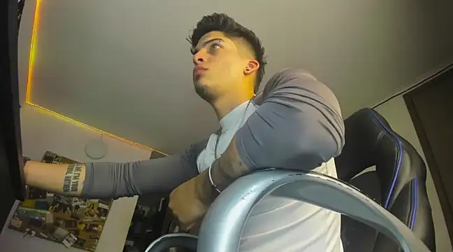 Snapshot of charlie_hotxxx chatting on December 2024 03:15:01 AM charlie hotxxx online show from December 2024 03:15:01 AM