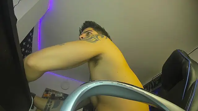 Snapshot of charlie_hotxxx chatting on January 2025 01:31:02 AM charlie hotxxx online show from January 2025 01:31:02 AM