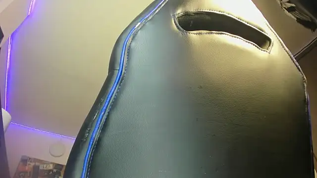 Snapshot of charlie_hotxxx chatting on January 2025 02:04:01 AM charlie hotxxx online show from January 2025 02:04:01 AM