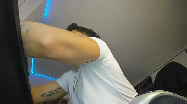 Snapshot of charlie_hotxxx chatting on February 2025 12:32:02 AM charlie hotxxx online show from February 2025 12:32:02 AM