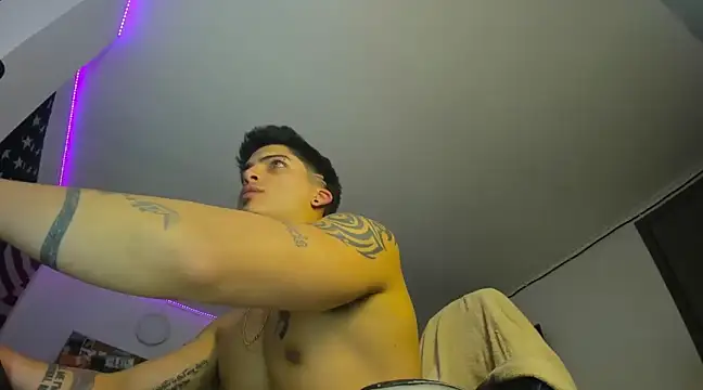 Snapshot of charlie_hotxxx chatting on February 2025 03:36:02 AM charlie hotxxx online show from February 2025 03:36:02 AM