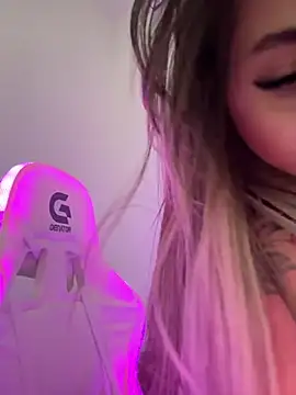 Snapshot of babyyboomm chatting on December 2024 08:16:01 AM babyyboomm online show from December 2024 08:16:01 AM