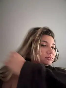 Snapshot of babyyboomm chatting on January 2025 01:32:01 PM babyyboomm online show from January 2025 01:32:01 PM