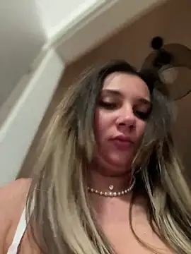 Snapshot of babyyboomm chatting on January 2025 01:22:02 AM babyyboomm online show from January 2025 01:22:02 AM