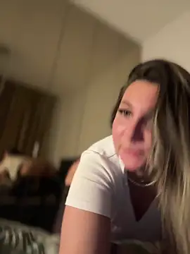 Snapshot of babyyboomm chatting on February 2025 01:43:01 AM babyyboomm online show from February 2025 01:43:01 AM