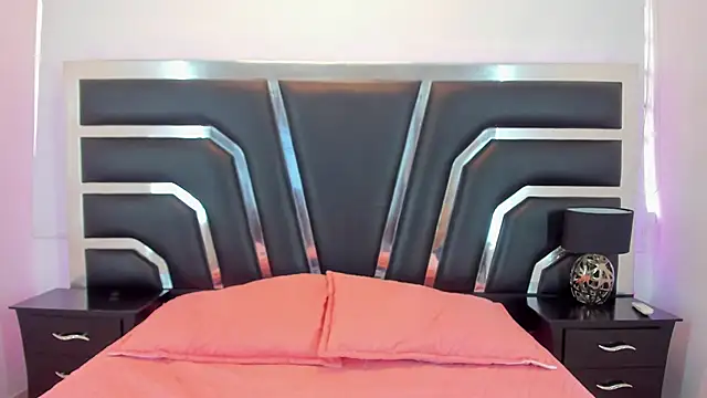 NinnaVous online show from January 2025 03:57:02 PM