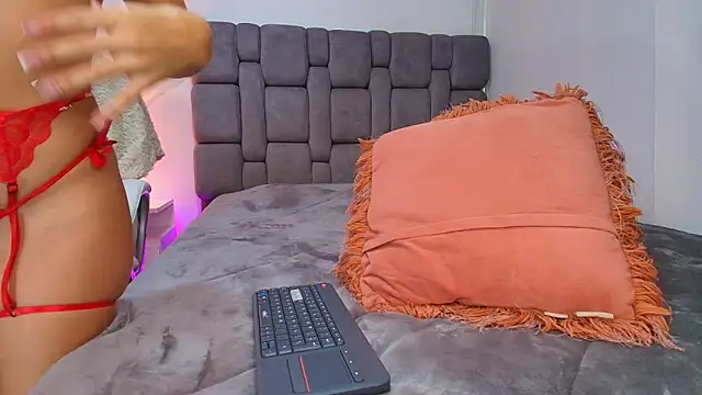 Snapshot of MariianaGomez chatting on January 2025 02:04:01 PM MariianaGomez online show from January 2025 02:04:01 PM