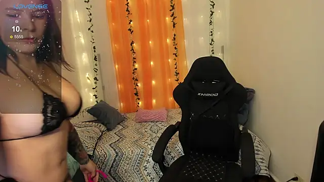 mally s1 online show from December 2024 09:32:02 PM