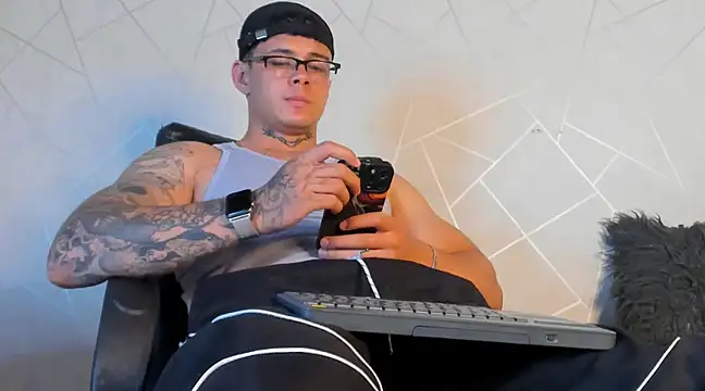 NoahhBrown online show from January 2025 01:42:02 AM