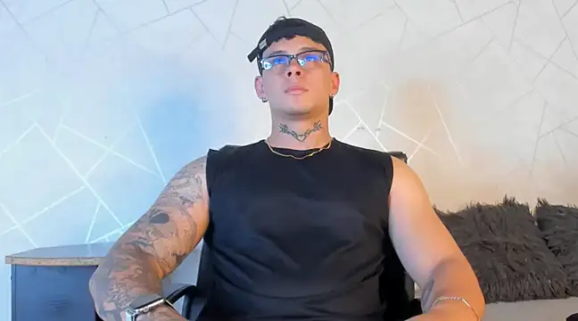 NoahhBrown online show from January 2025 04:08:02 AM