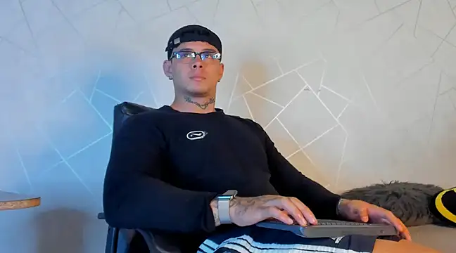 NoahhBrown online show from January 2025 03:29:01 AM