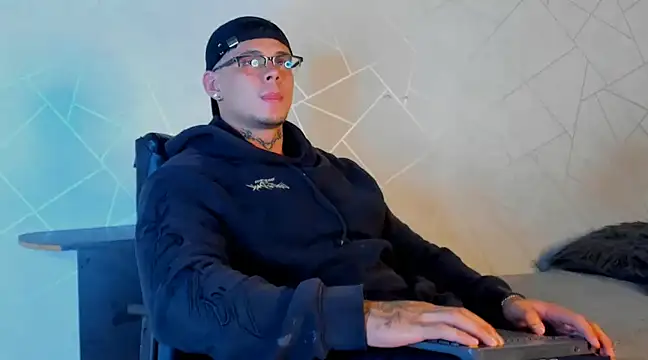 NoahhBrown online show from January 2025 03:20:01 AM