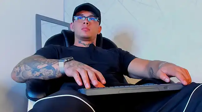 NoahhBrown online show from February 2025 06:40:01 AM