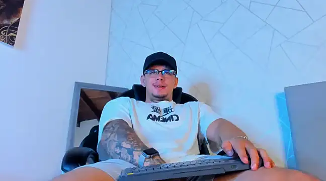 NoahhBrown online show from February 2025 03:21:01 AM