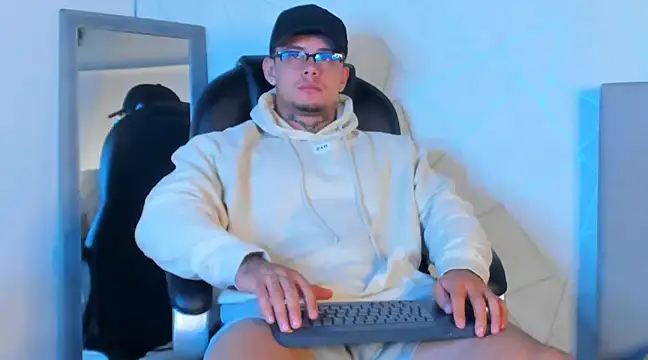 NoahhBrown online show from February 2025 06:26:02 AM