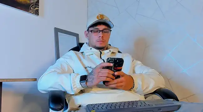 NoahhBrown online show from February 2025 03:35:01 AM