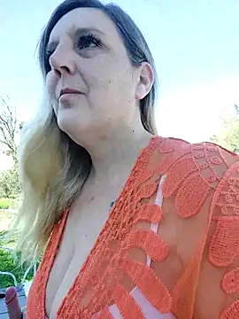 BecciDeluxe online show from November 2025 10:59:01 AM