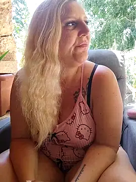 BecciDeluxe online show from May 2026 11:17:02 AM