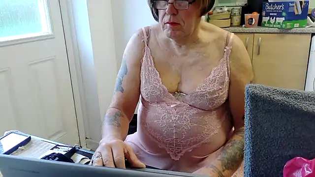 Snapshot of samanthasissieuk chatting on February 2026 09:03:02 AM samanthasissieuk online show from February 2026 09:03:02 AM