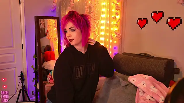 Snapshot of Angel-Lewd-Cake chatting on November 2025 07:32:01 AM Angel-Lewd-Cake online show from November 2025 07:32:01 AM