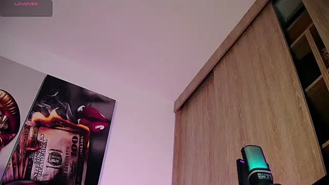 aidaadams online show from September 2025 11:21:01 AM