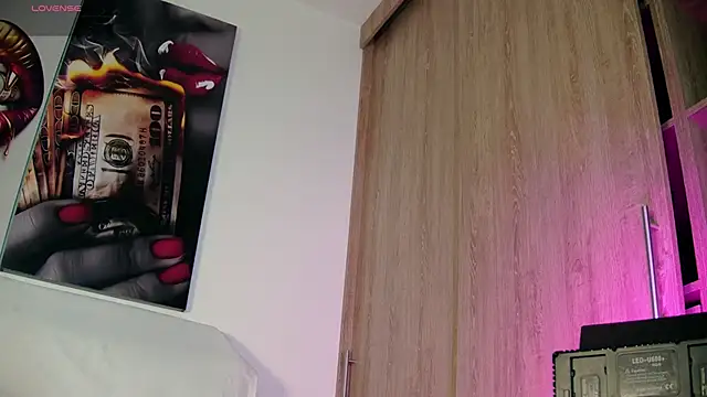 aidaadams online show from September 2025 10:15:01 AM