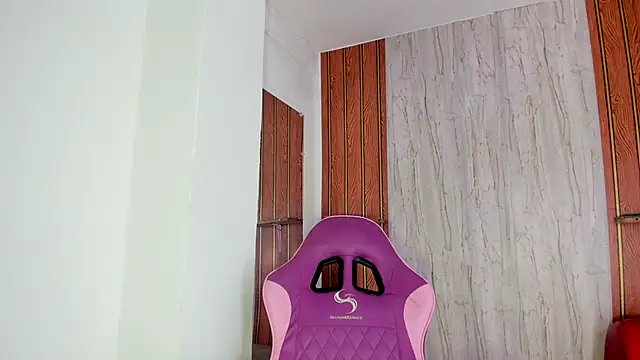 Alika01 online show from October 2025 01:42:02 PM