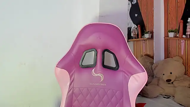 Alika01 online show from December 2025 01:38:02 PM