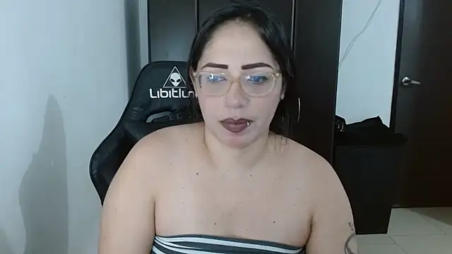 Snapshot of natashasmithe chatting on February 2025 02:15:01 AM natashasmithe online show from February 2025 02:15:01 AM