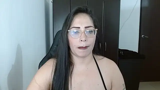 Snapshot of natashasmithe chatting on February 2025 05:18:02 AM natashasmithe online show from February 2025 05:18:02 AM