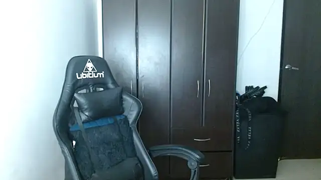 Snapshot of natashasmithe chatting on February 2025 06:44:01 PM natashasmithe online show from February 2025 06:44:01 PM