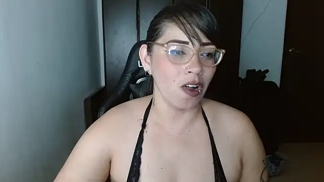 Snapshot of natashasmithe chatting on February 2025 09:46:01 PM natashasmithe online show from February 2025 09:46:01 PM