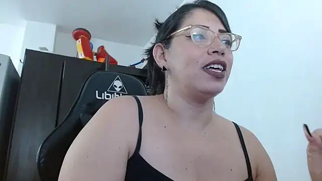 Snapshot of natashasmithe chatting on February 2025 03:34:02 AM natashasmithe online show from February 2025 03:34:02 AM