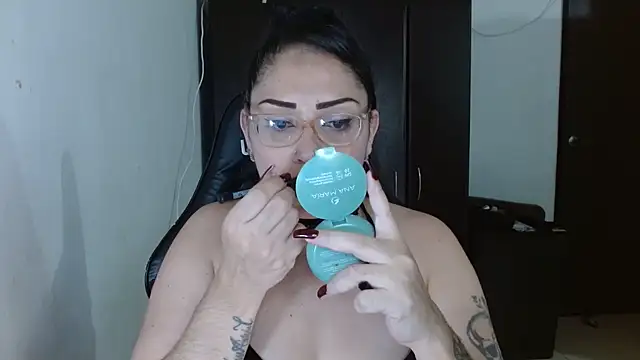 Snapshot of natashasmithe chatting on November 2025 01:05:02 AM natashasmithe online show from November 2025 01:05:02 AM