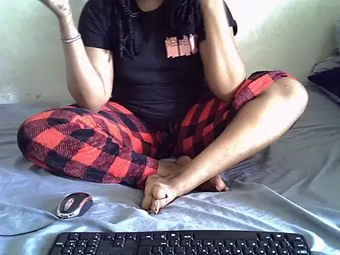 Snapshot of Crystal__Gee chatting on July 2026 08:33:01 AM Crystal Gee online show from July 2026 08:33:01 AM
