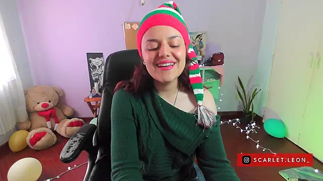 Scarletleon77 online show from December 2024 05:55:02 PM