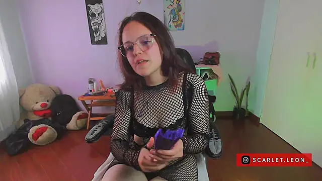 Scarletleon77 online show from February 2025 06:19:01 PM