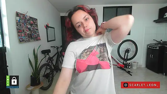 Scarletleon77 online show from September 2025 04:34:02 PM