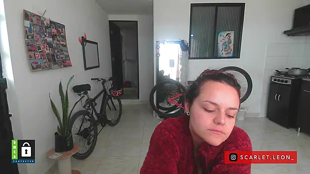 Scarletleon77 online show from September 2025 03:50:01 PM