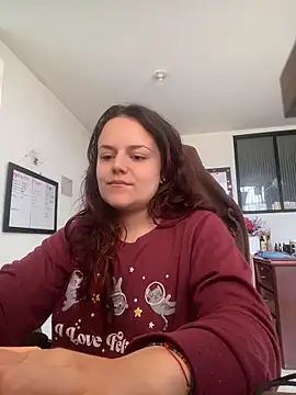 Snapshot of Scarletleon77 chatting on June 2026 01:17:02 PM Scarletleon77 online show from June 2026 01:17:02 PM