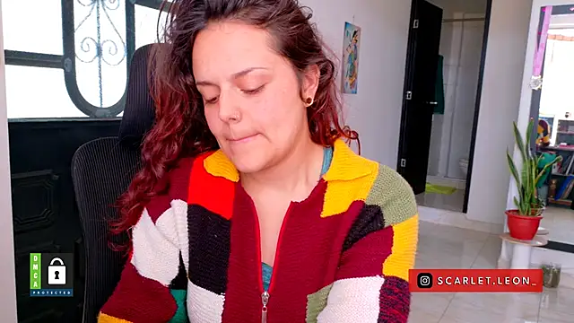 Snapshot of Scarletleon77 chatting on July 2026 06:25:01 PM Scarletleon77 online show from July 2026 06:25:01 PM