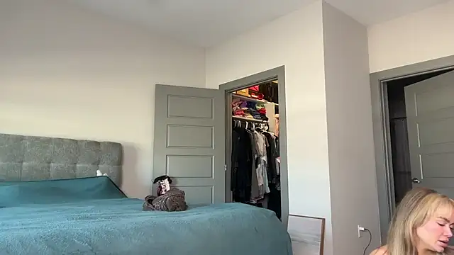 ElenaErickson online show from February 2025 10:01:01 PM