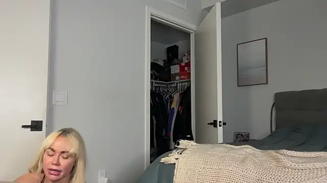 Snapshot of ElenaErickson chatting on February 2026 01:48:01 AM ElenaErickson online show from February 2026 01:48:01 AM