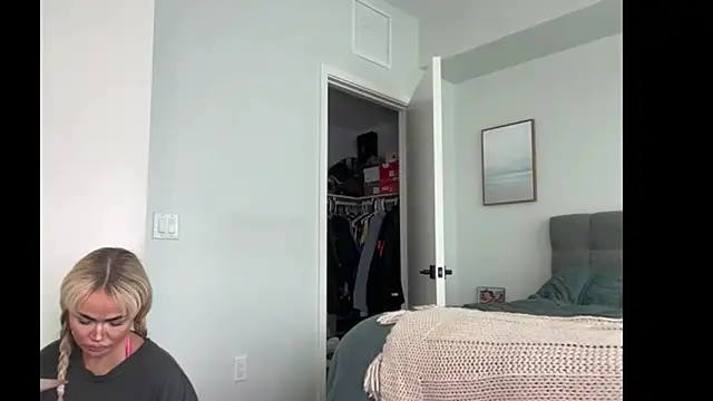 Snapshot of ElenaErickson chatting on February 2026 10:04:02 PM ElenaErickson online show from February 2026 10:04:02 PM