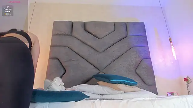 Liinda Saenz online show from December 2025 11:30:02 AM