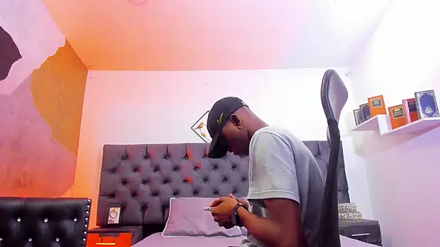 JacksonMuller  online show from December 2024 02:33:01 PM